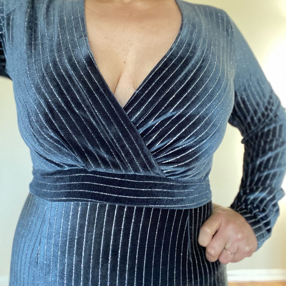💎Host Pick x2🎉Gray Velvet Wrap Dress - Picture 6 of 11
